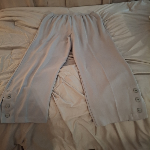 Sea Suns Women's Gray Button-Detail Pants - Picture 3 of 9